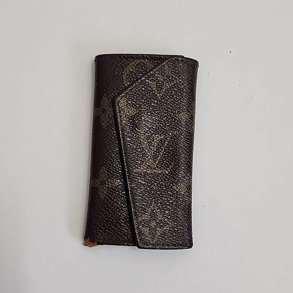 Louis Vuitton Other - 854 Discontinue Authentic LV vintage monogram amulet 6 keys multicles key holder